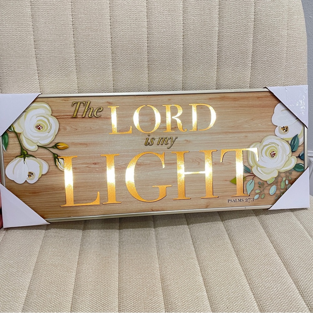 NEW The Lord is my‎ Light LED Lighted Wall Art Psalm 27:1 Wood Grain Floral Sign